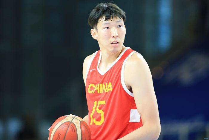 多名NBA高管：鹈鹕几乎不可能裁掉锡安据TA记者MikeVorkunov报道，由于锡安上赛季仅出战了29场比赛，他后三个赛季（2025-26、2026-27、2027-28）的合同将不再受保障。